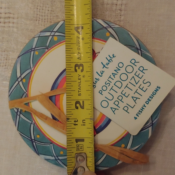 Sur la table Fish Outdoor Appetizer Plates/Coasters - Picture 8 of 9